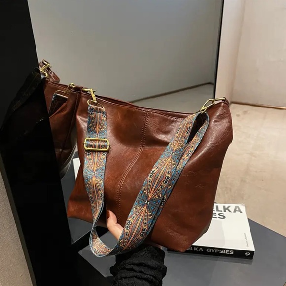 NWT Geometric Strap Shoulder Crossbody Bag - Picture 1 of 7